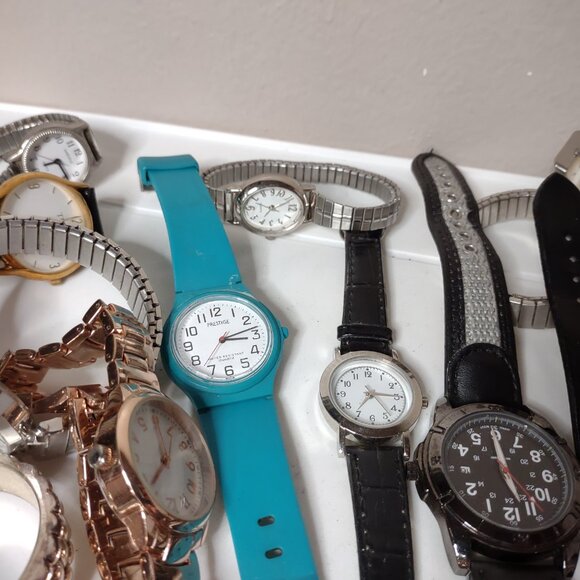 Lot Of Over 25 Untested Watches - Picture 10 of 13
